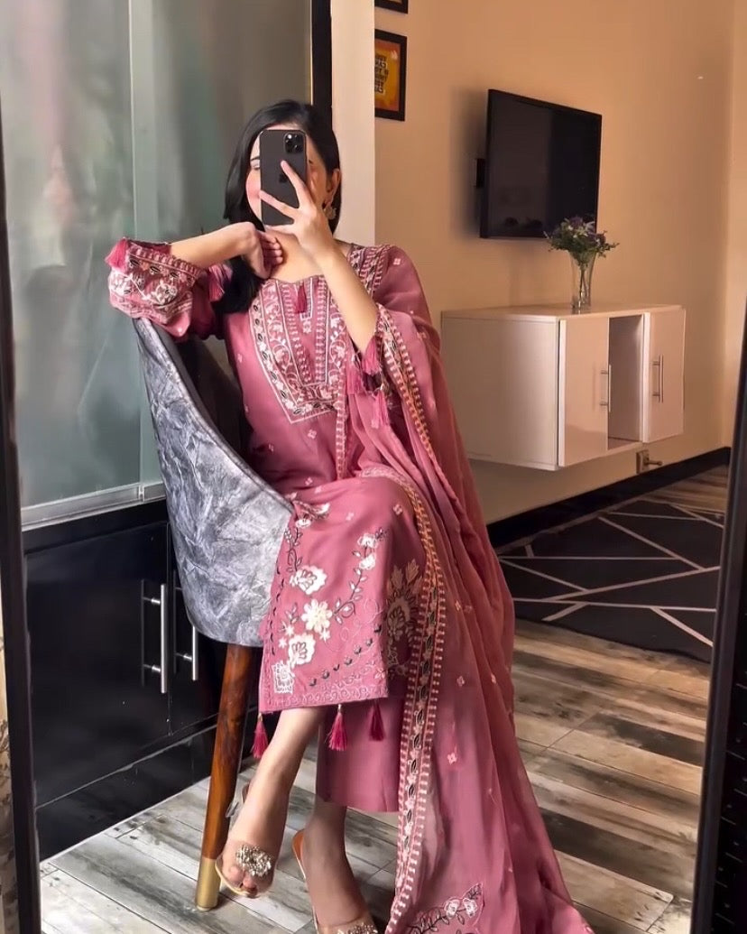 Blush Grace 3PC – Embroidered Lawn Suit