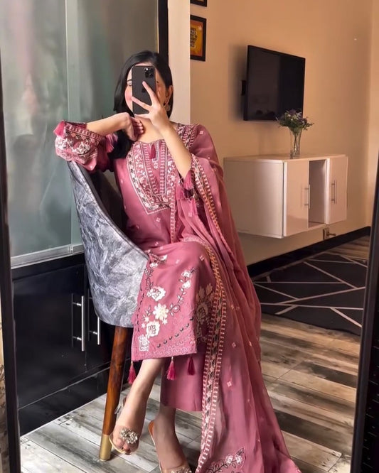 Blush Grace 3PC – Embroidered Lawn Suit